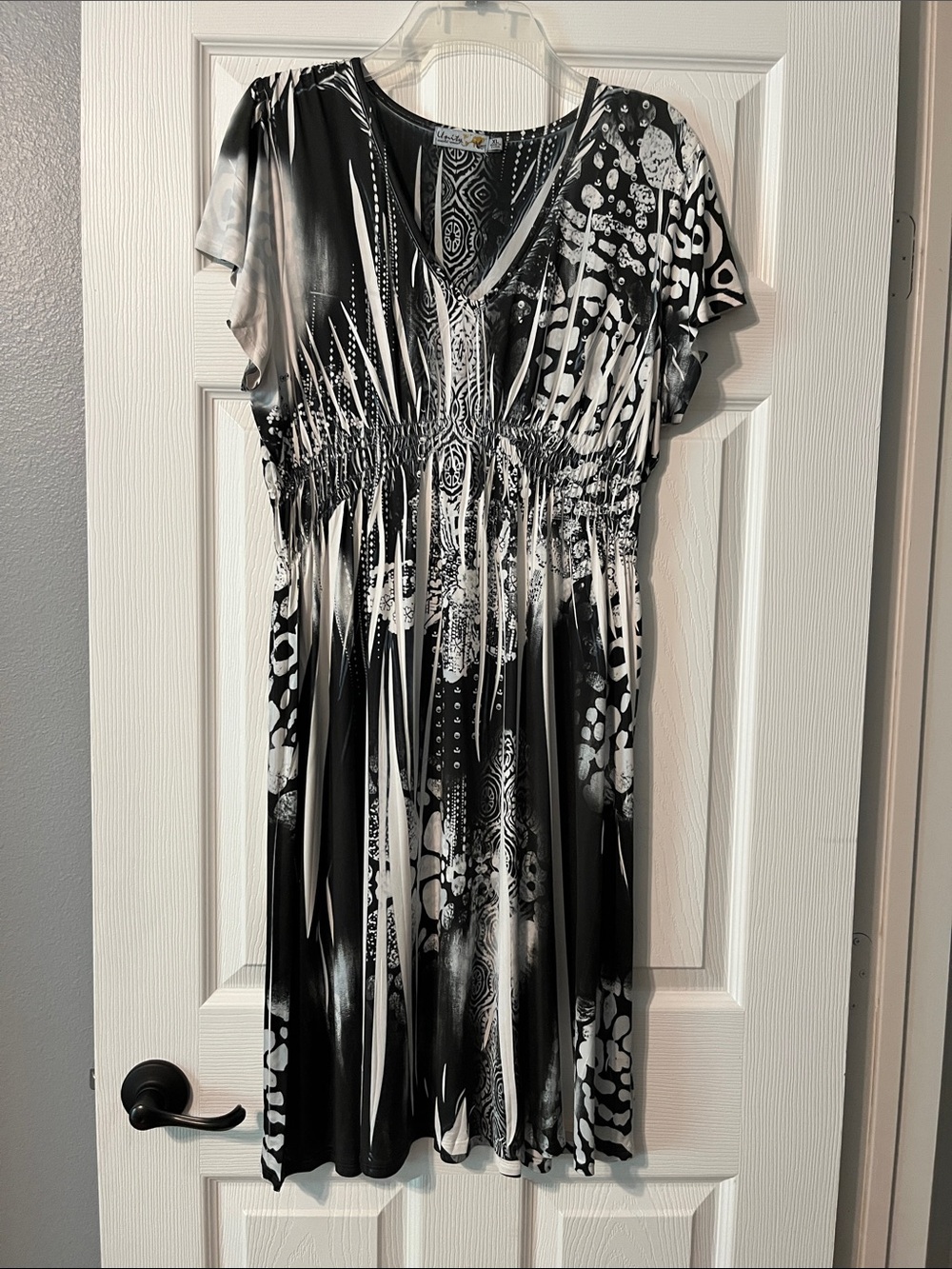 Unity World Wear Black & White Printed Midi Dress - Picture 2 of 6